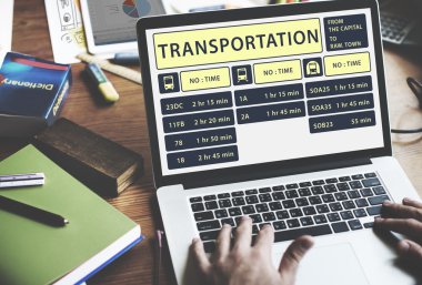 laptop ve otobüs rota hızlı kavramı