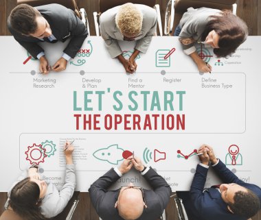 Toplantı tartışırken, iş adamları