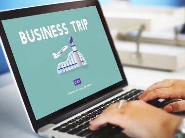 ekrandaki bilgileri ile dizüstü bilgisayar