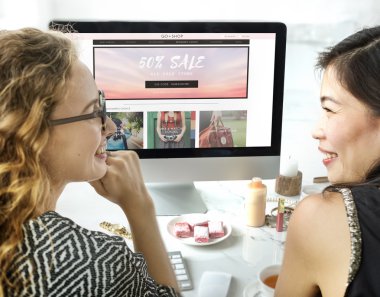Alışverişkoliğin kadınlar online satın alma
