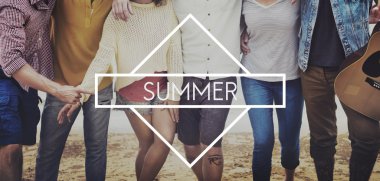 plaj keyfi yerinde arkadaşlar