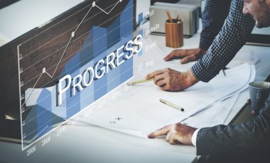 Tartışırken meslektaşları ve ilerleme