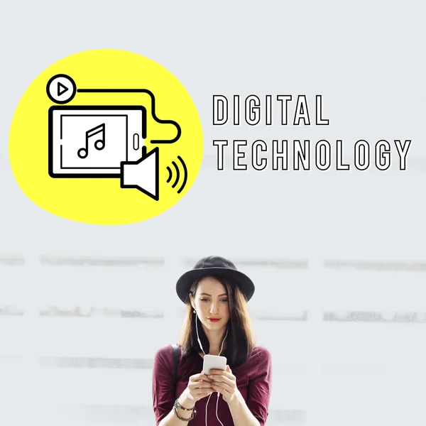 Vrouw en Podcast digitale apparaat Concept — Stockfoto