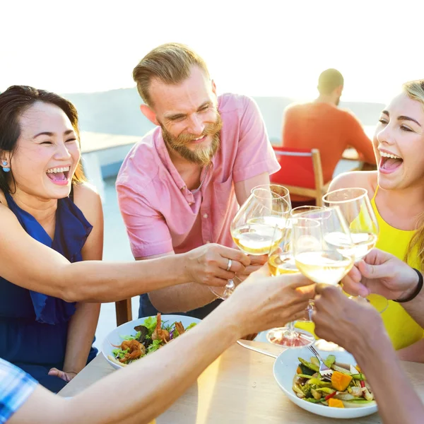 Amigos felizes juntos — Fotografia de Stock