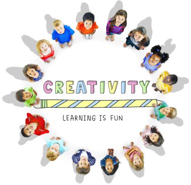 Daire içinde duran çocuk 