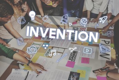 Öğrenciler işyeri masada beyin fırtınası