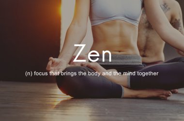 birlikte Yoga yapan insanlar