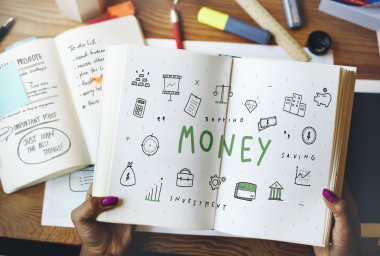 Kadın holding günlük notlar ile