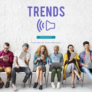 İnsanlar dijital araçları tarama  