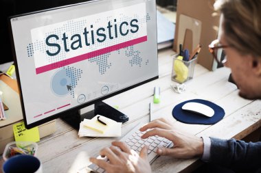 bilgisayarla çalışma iş adamı