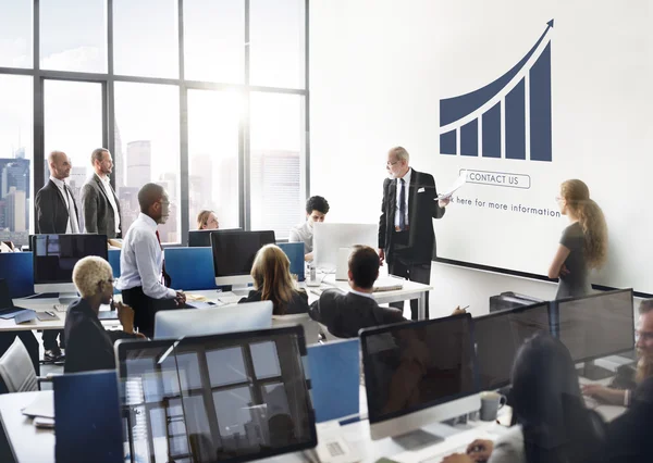 Geschäftsleute arbeiten und wachsen — Stockfoto