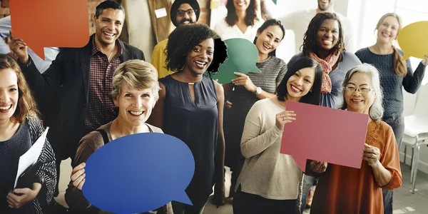 Diverso equipo que sostiene el discurso —  Fotos de Stock