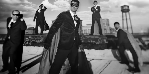 Biznesmeni w superbohatera kostiumy — Zdjęcie stockowe