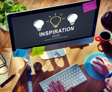 Bilgisayar kullanan adam 