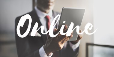 Dijital tabletli adam