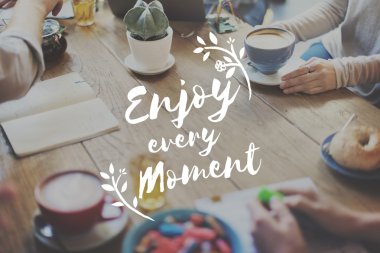 café'de aromalı kahve içme insanlar 