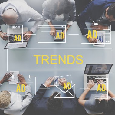 Ofiste çalışan iş adamları
