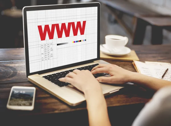 Woman typing on laptop keyboard — Stock Photo, Image