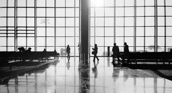 Aeroporto Internacional e passageiros — Fotografia de Stock