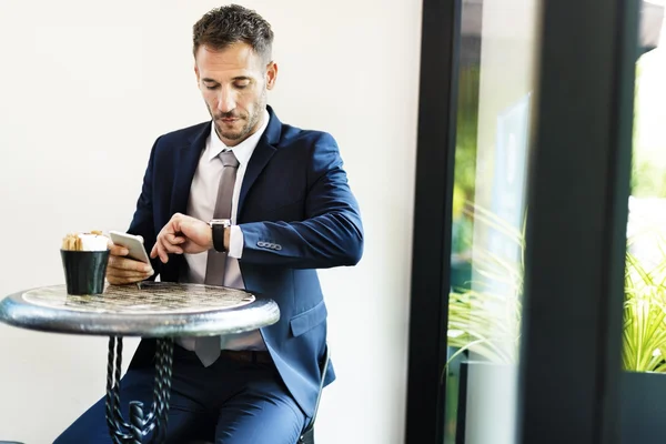 Imprenditore tempo di controllo — Foto Stock