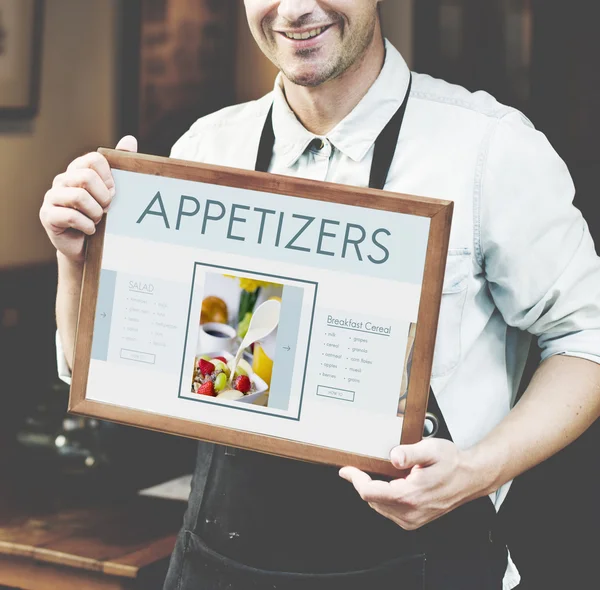 Barista homem com propaganda quadro negro — Fotografia de Stock