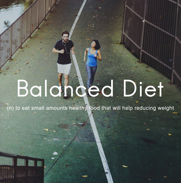 Спортивная пара бегает
 