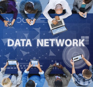 farklı aygıtlar kullanan kişiler