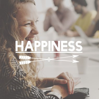 Gülümseyen güzel kadın