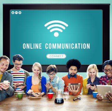 Dijital aygıtlar kullanan insanlar