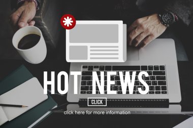 Dizüstü bilgisayar kullanan kişi