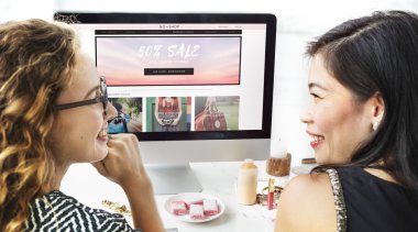 Alışverişkoliğin kadınlar online satın alma