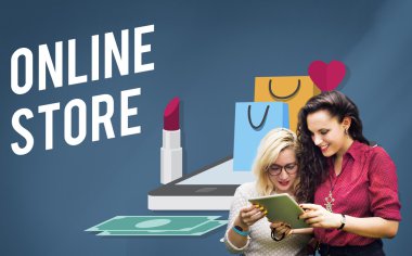 Kız dijital tablet ekranda arıyor
