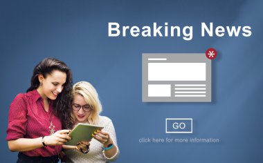 Kız dijital tablet ekranda arıyor