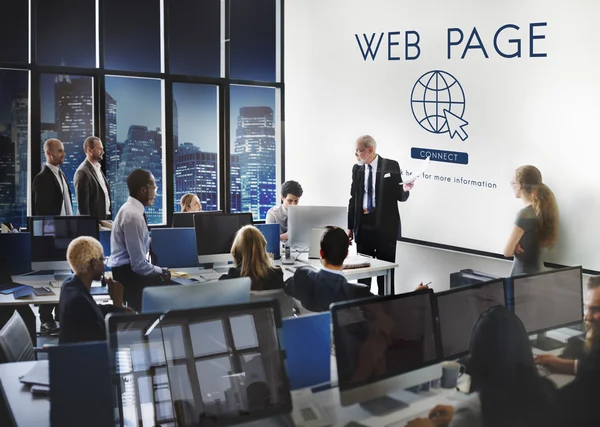 Geschäftsleute arbeiten und Webseite — Stockfoto