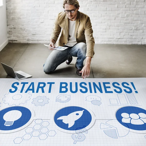 Zakenman werken met Start Business — Stockfoto