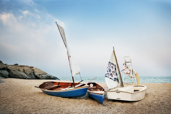 Voiliers à la mer paisible — Photo