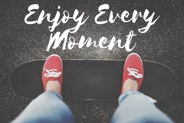 Female standing on skateboard — Stock Photo, Image