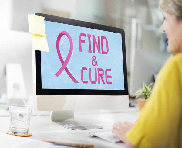 компьютер с поиском и лечением на мониторе
