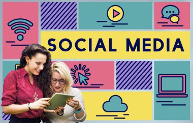 Kız tablet ekranda arıyor