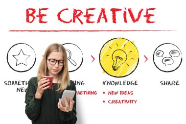 Akıllı telefon kullanan genç kız.