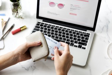 Online kavramı alışveriş kadın