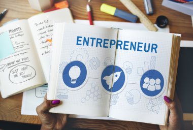 Kağıt defter kadınla