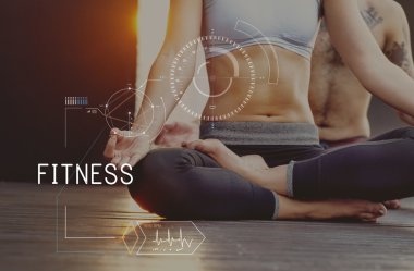 Yoga pratik yaparken çift
