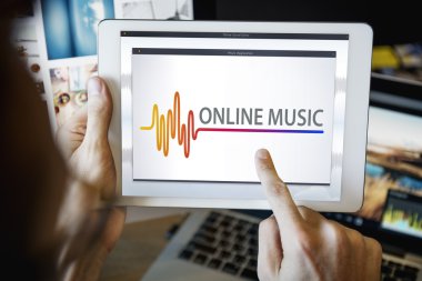 Dijital tablet ekran dokunaklı adam