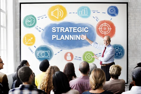 Människor på seminarium med strategisk planering — Stockfoto