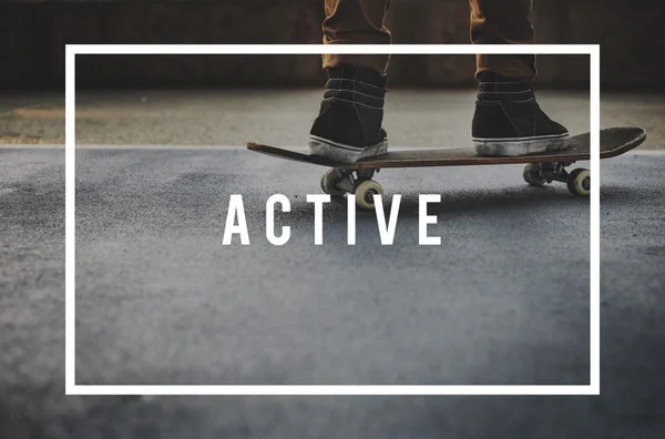 Hipster passeio no skate — Fotografia de Stock