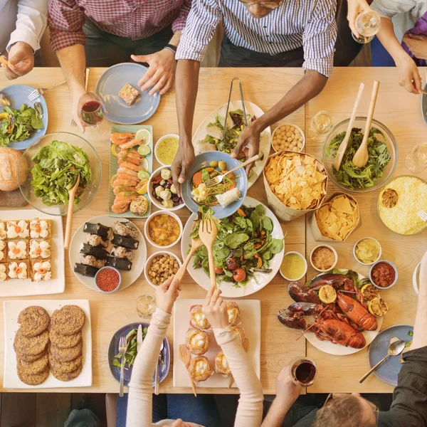 Multietniskt personer på festen — Stockfoto