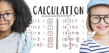 gülümseyen güzel kızlar