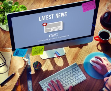 Bilgisayar kullanan adam 