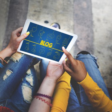 Dijital tablet kullanan öğrenciler